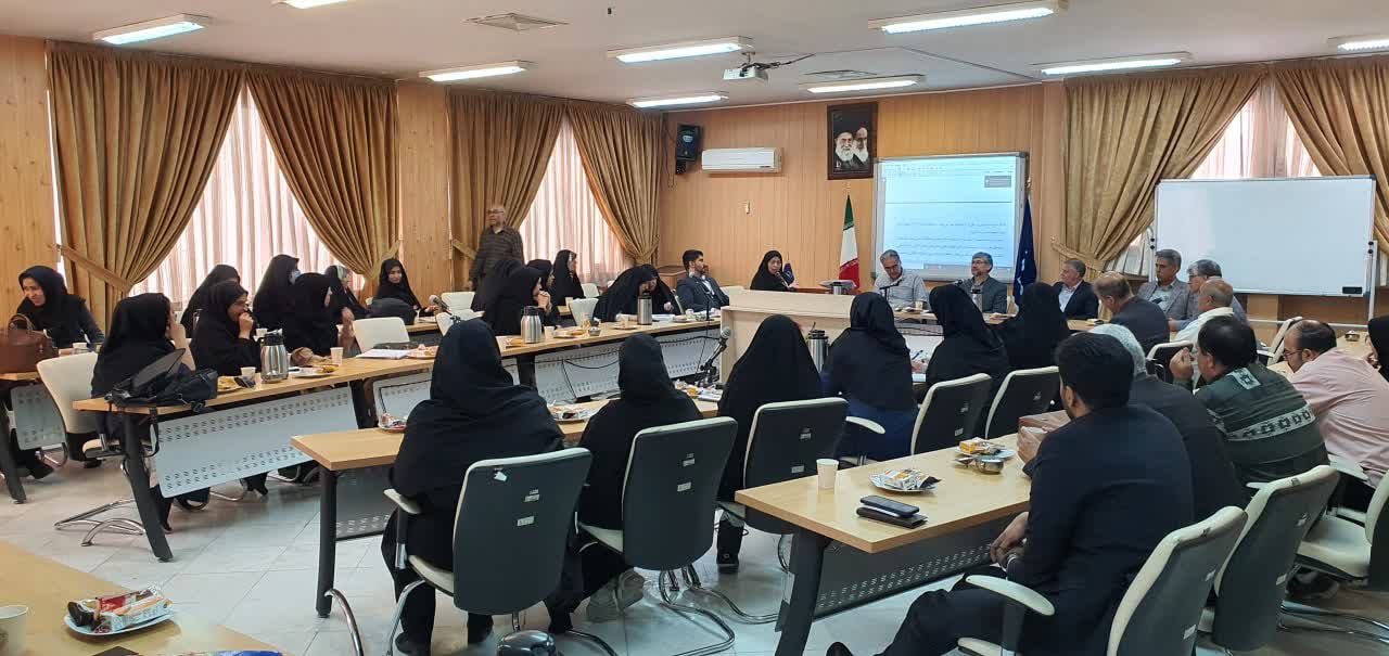 نشست مدیران گروه با نماینده معاونت آموزشی دانشگاه و نماینده کالج دانشگاه با دانشجویان دکتری در خصوص آیین‌نامه‌های آموزشی و آزمون جامع و مدرک زبان معاونت آموزشی دانشکده با همکاری گروه های آموزشی